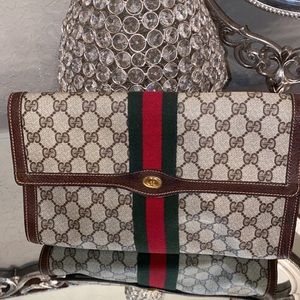 Gucci’s vintage clutch